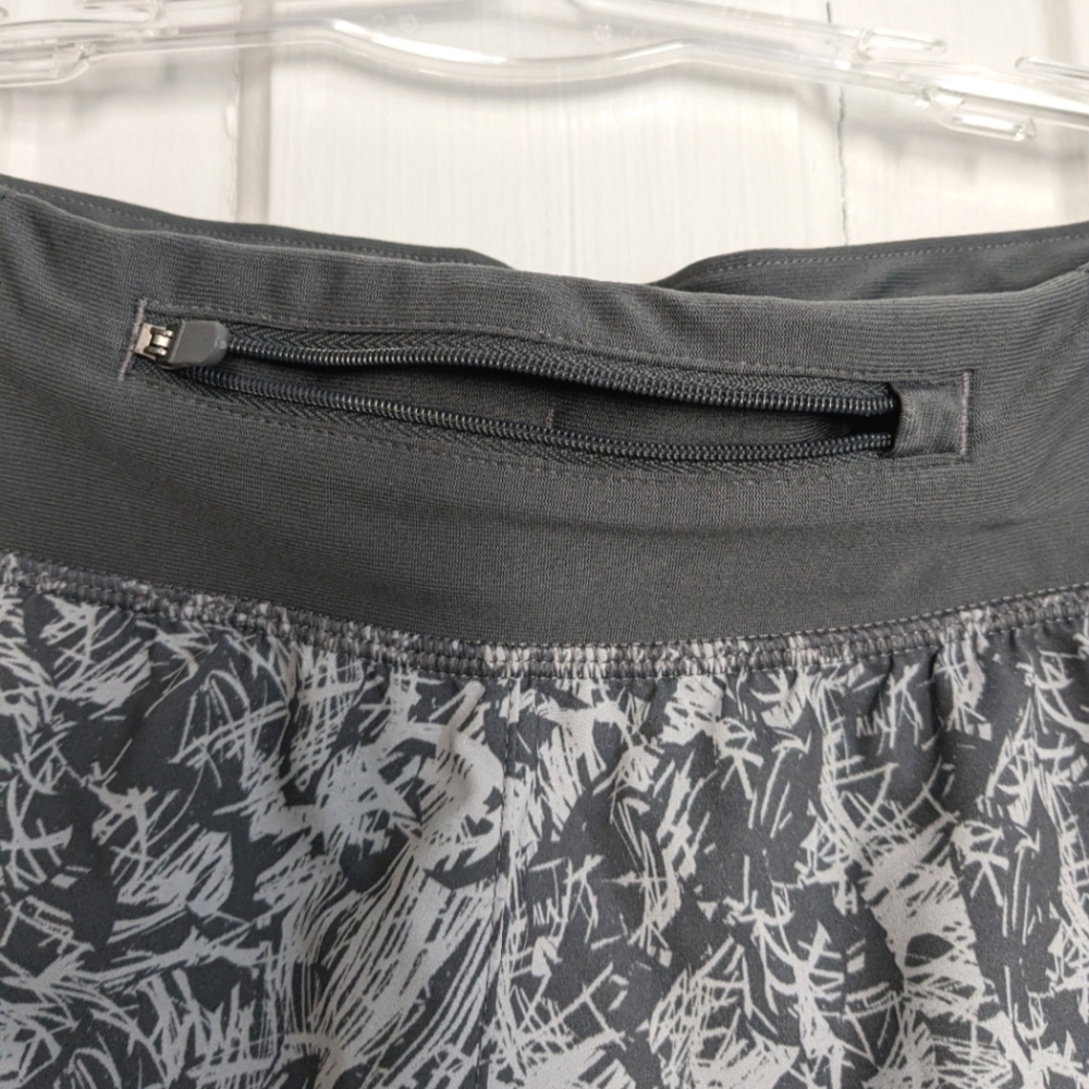 Under Armour Heatgear Running Shorts - Picture 3 of 6